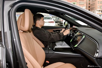 2025款奔驰E级(进口) E 260 运动版