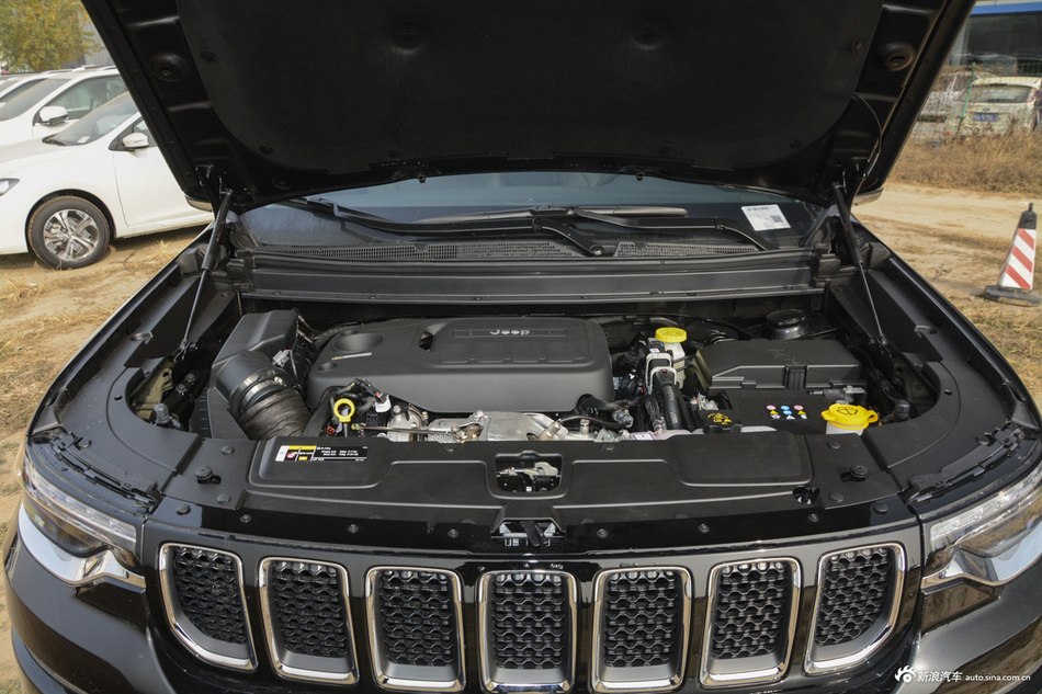 2018款大指挥官2.0T自动四驱尊享导航版