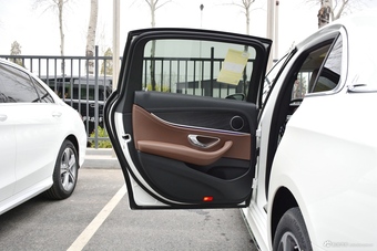 2019款奔驰E级改款2.0T自动运动时尚型300L