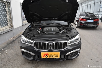 2018款宝马7系740Li 3.0T自动尊享型M运动套装xDrive