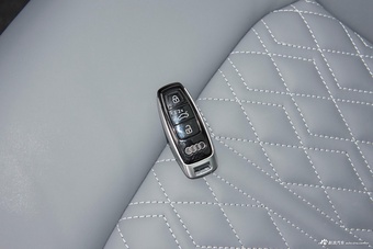 2024款奥迪A7L 45 TFSI quattro RS 套件竞速版
