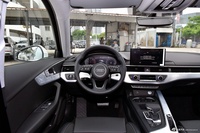 2025款奥迪A4L 200万辆悦享版 40 TFSI 时尚动感型