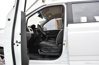  2019款五菱宏光PLUS 1.5T手动豪华型7座