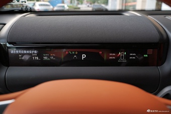 2025款吉利银河M9 210km 四驱领航版