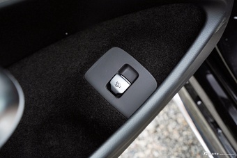 2025款奔驰E级改款 E 300 L 豪华型