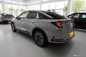 2025款极狐 阿尔法S6 735MAX 175kW