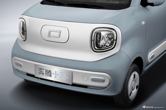 2025款奔腾小马官图