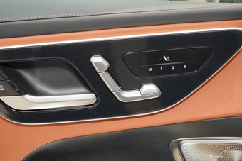 2025款奔驰GLC改款 300 L 4MATIC 豪华型 7座