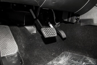 2022款福田征服者5 2.0T自动柴油两驱武林至尊长轴4F20TC