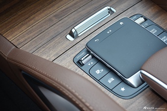2024款奔驰GLE 450 4MATIC 时尚型