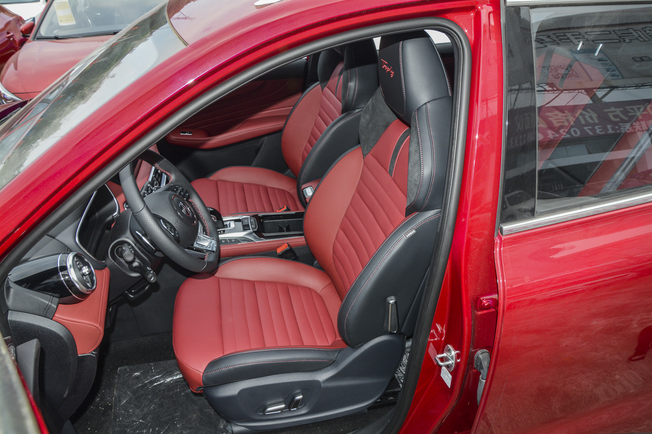 2019款名爵HS 两驱30T Trophy超燃版国VI