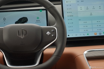2026款零跑D19 增程500智尊版 七座