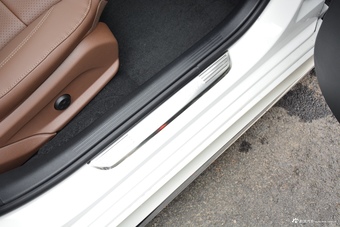 2019款奔驰E级改款2.0T自动运动时尚型300L