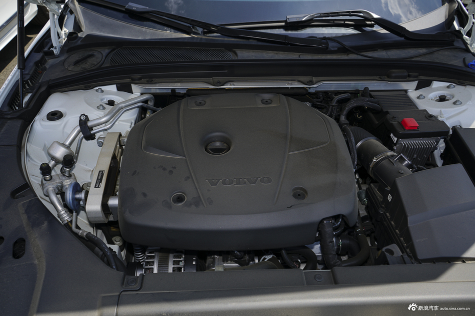 2019款沃尔沃V90 Cross Country 2.0T自动T5 AWD智尊版