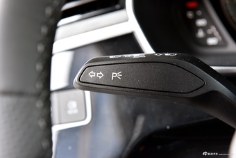 2025款奥迪Q3 Sportback quattro45周年典藏版 40TFSI 时尚型