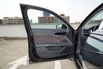 2025款奥迪A8L 45 TFSI quattro 豪华型