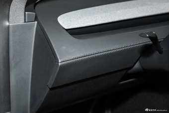 2025款Model Y L 长续航全轮驱动版