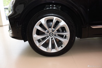 2024款添越 4.0T V8 长轴距版