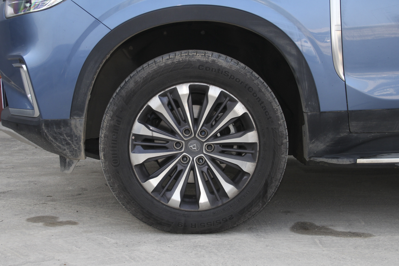 2017上汽大通D90 2.0T自动四驱天狼星