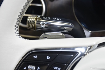 2024款飞驰 4.0T V8 Mulliner