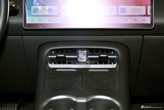 2025款蓝电E5 PLUS 165km 长续航先享版 7座