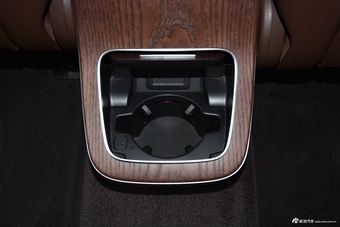 2022款奔驰E级 改款 E 300 L 豪华型