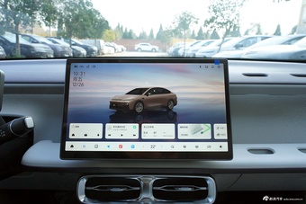 2025款零跑B01 550舒享版