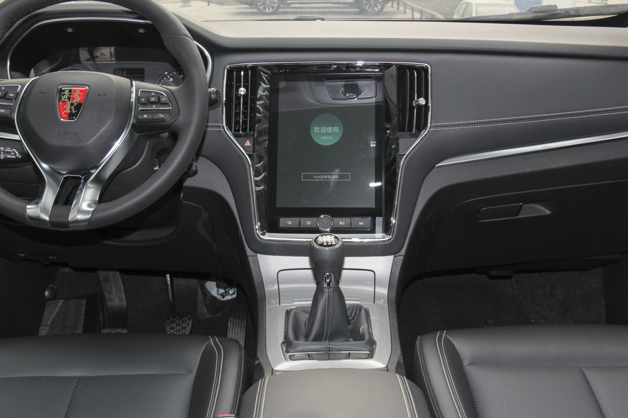 2019款荣威RX5 1.5T 20T手动两驱4G互联铂金版