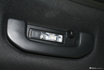 2019款奔驰C级C 260 2.0T自动运动版4MATIC 