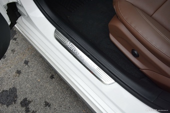 2019款奔驰E级改款2.0T自动运动时尚型300L