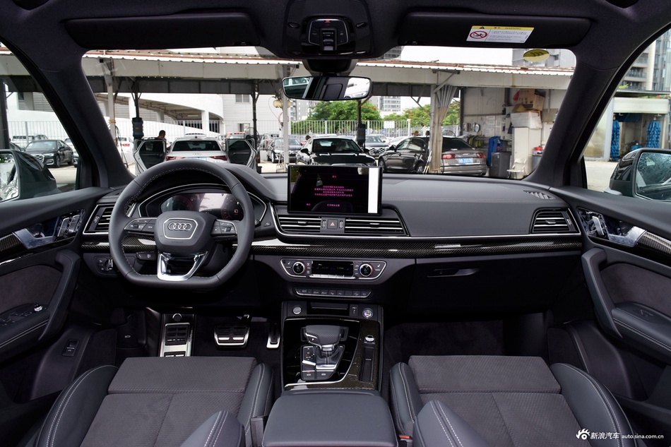 2025款奥迪Q5L Sportback 45周年典藏版 40 TFSI 豪华型