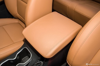 2022款福田征服者5 2.0T自动柴油两驱武林至尊长轴4F20TC