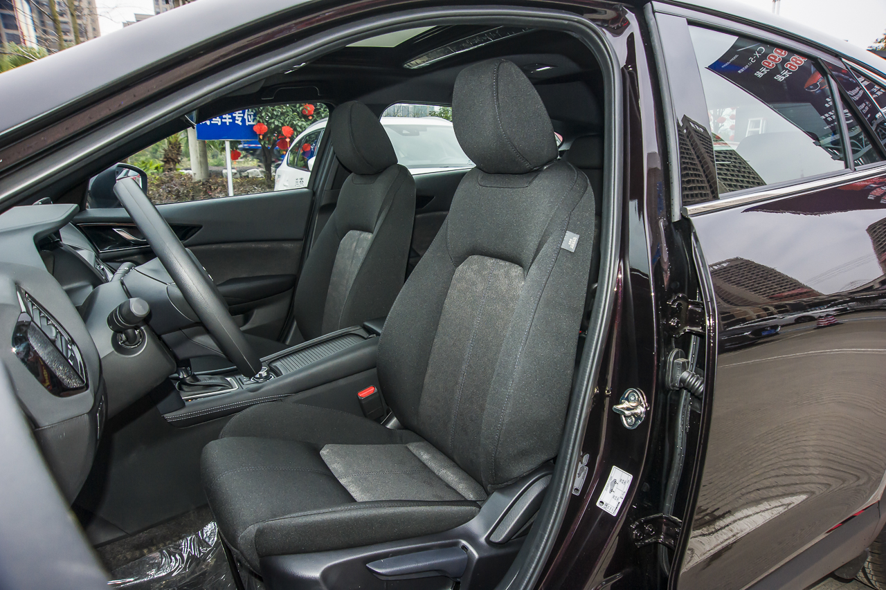 2020款马自达CX-4 2.0L 自动两驱蓝天探索版