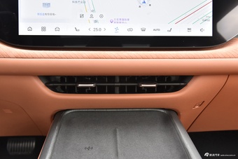 2025款长安CS75 PLUS 第四代 UItra 2.0T 新蓝鲸 擎风型