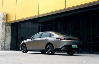 2025款逸动PHEV 智慧新蓝鲸 145KM 战舰版 官图