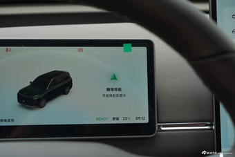 2026款零跑D19 增程500智尊版 七座