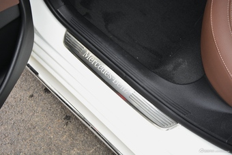 2019款奔驰E级改款2.0T自动运动时尚型300L