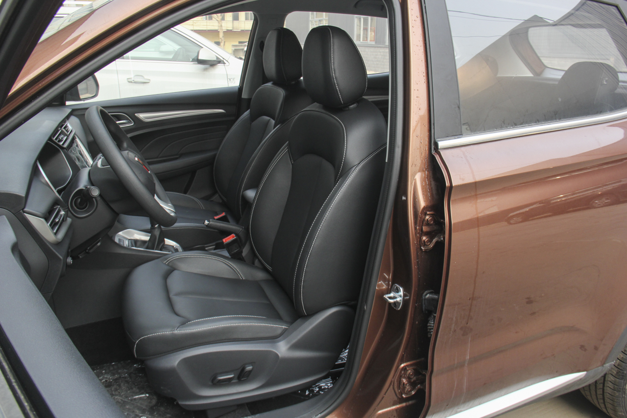 2018款荣威RX3 1.6L手动精英版