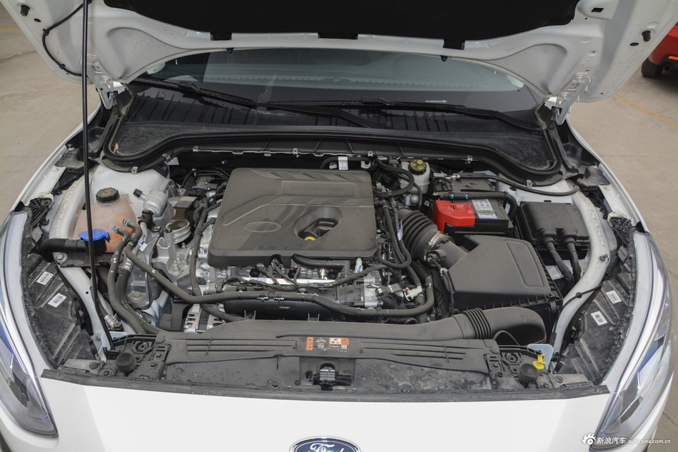 2019款福克斯三厢1.5L自动锋潮型 