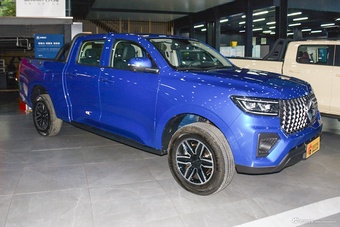 2026款长城炮 2.4T商用炮自动柴油四驱精英型长箱