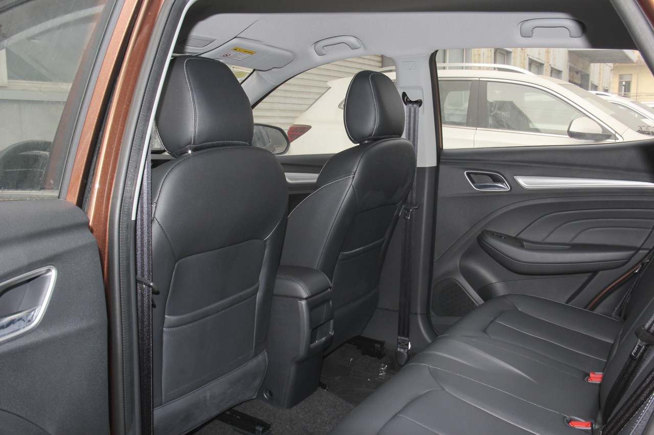 2018款荣威RX3 1.6L手动精英版