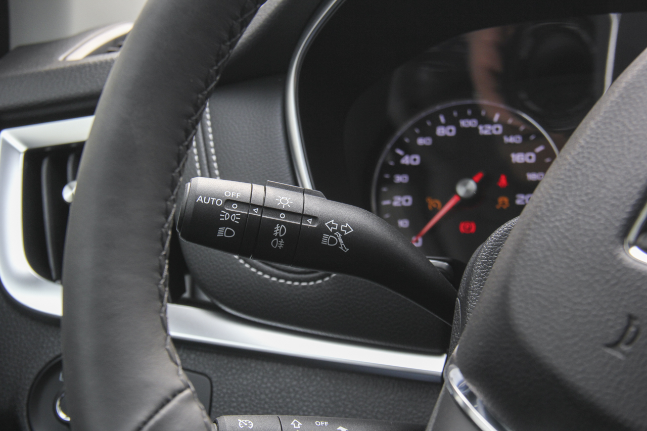 2019款荣威RX5 1.5T 20T手动两驱4G互联铂金版