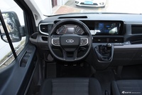 2024款全顺T8 2.0T柴油手动中轴中顶6座多功能版