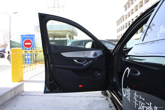 2019款奔驰C级C 260 2.0T自动运动版4MATIC 