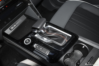 2019款宝骏RC-6 1.5T自动24小时在线豪华型