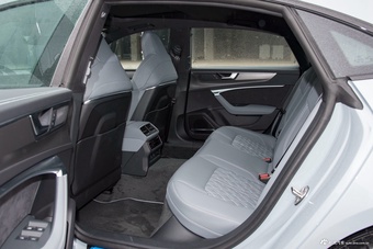 2024款奥迪A7L 45 TFSI quattro RS 套件竞速版