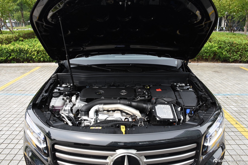 2024款奔驰GLB 220 时尚型