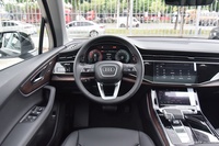 2025款奥迪Q7 45 TFSI quattro S line运动型7座
