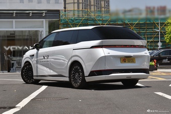 2025款小鹏X9 740超长续航 Max