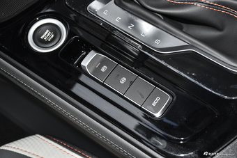 2019款宝骏RC-6 1.5T自动24小时在线豪华型